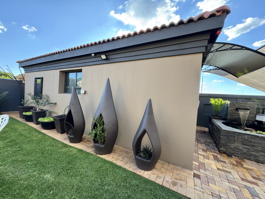 4 Bedroom Property for Sale in Wilkoppies North West